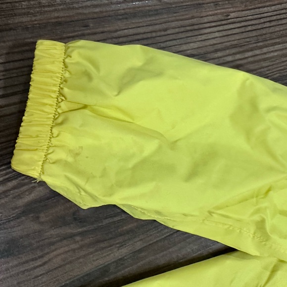 🌻 Yellow North Face Rain Jacket/Coat Girl size 10/12 - Picture 9 of 10
